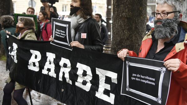 Protesta contra el acoso sexual de mujeres en París - Sputnik Mundo