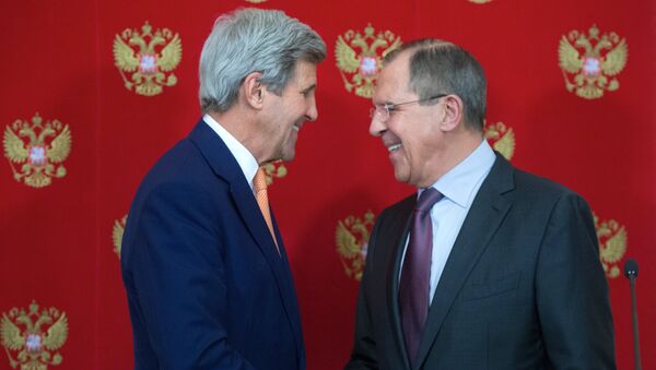 Ministro de Exteriores de Rusia, Serguéi Lavrov y secretario de Estado de EEUU, John Kerry - Sputnik Mundo