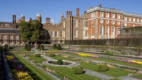 Uno de los jardines del Hampton Court - Sputnik Mundo