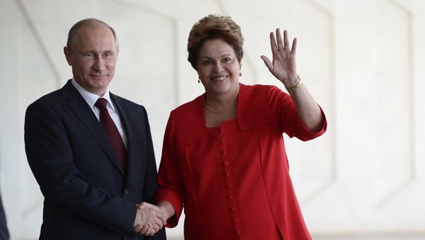 Vladímir Putin, el presidente de Rusia y la presidente electa de Brasil, Dilma Rousseff - Sputnik Mundo