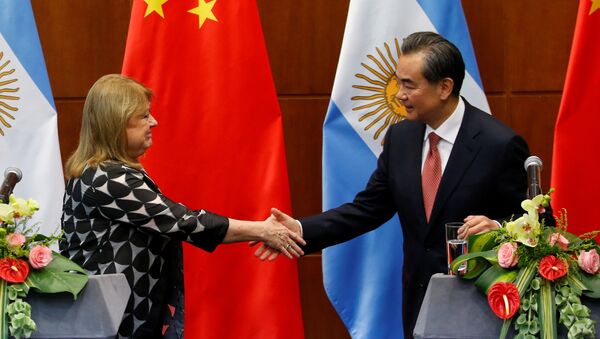 Ministra de Exteriores de Argentina, Susana Malcorra, y canciller de China, Wang Yi - Sputnik Mundo