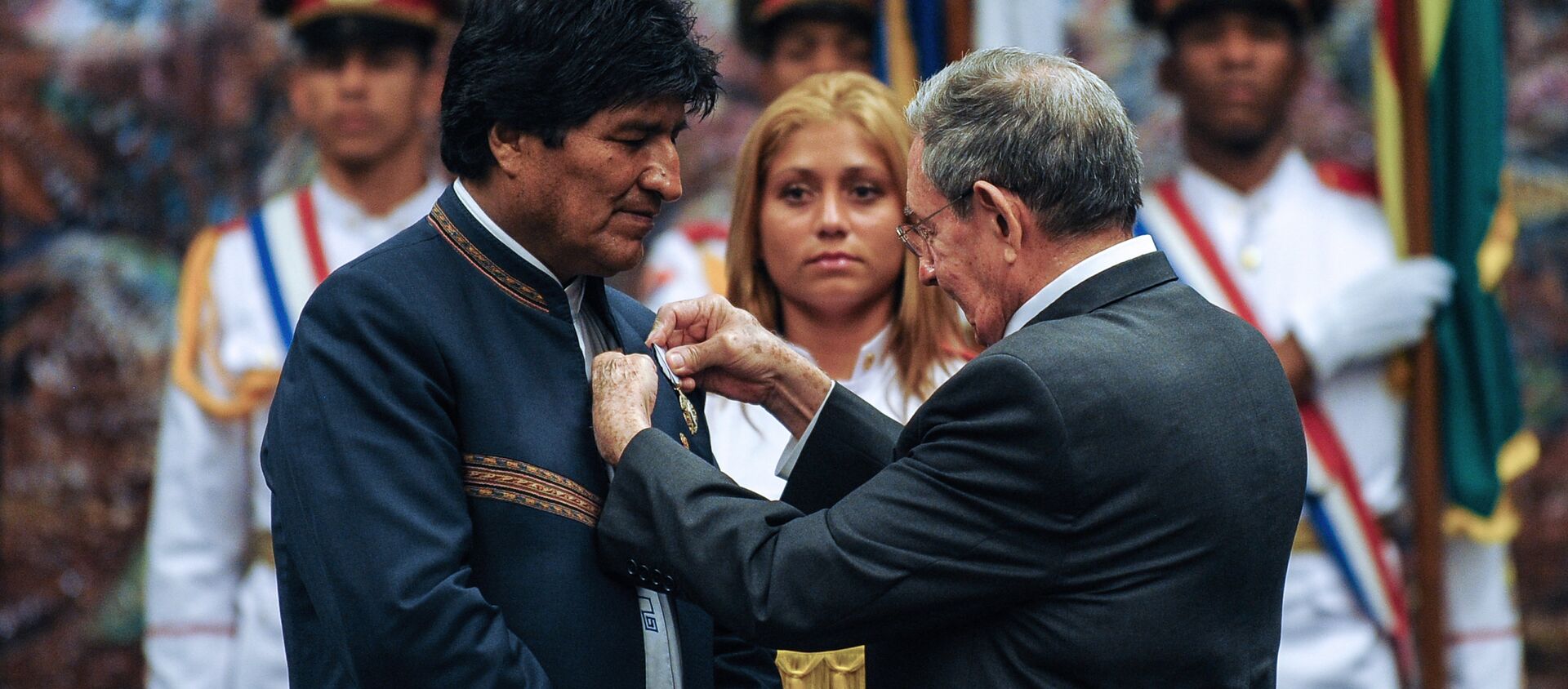 Presidente cubano, Raúl Castro, otorga la Orden José Martí al presidente boliviano, Evo Morales en la Habana, Cuba - Sputnik Mundo, 1920, 23.05.2016