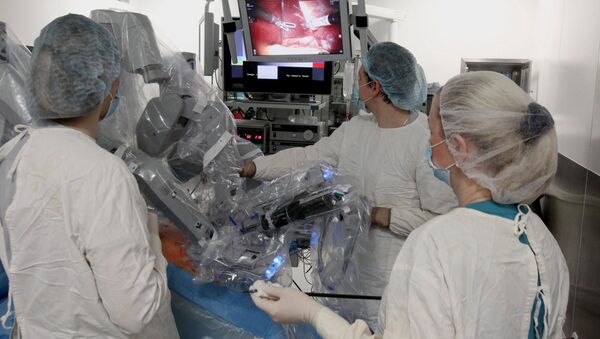 El robot cirujano Da Vinci - Sputnik Mundo