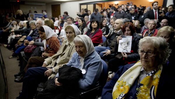 People sit in federal court for the sentencing of former military officers in Buenos Aires, Argentina, Friday, May 27, 2016. - Sputnik Mundo