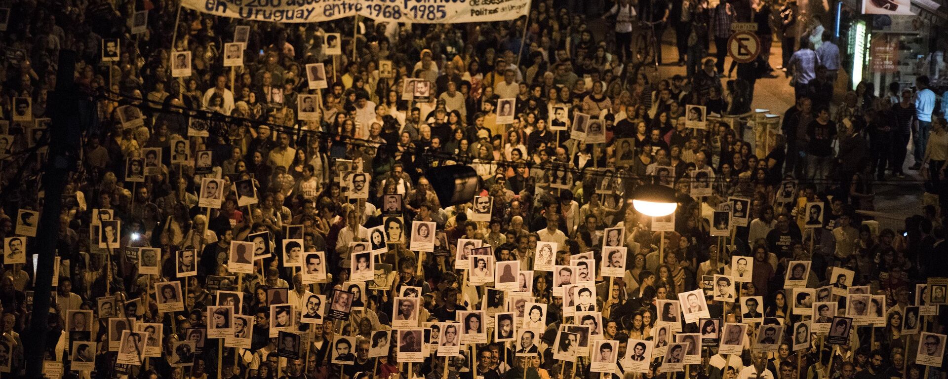 Demonstrators take part in the 20th March of Silence in Montevideo, Uruguay, Wednesday, May 20, 2015.  - Sputnik Mundo, 1920, 19.05.2021