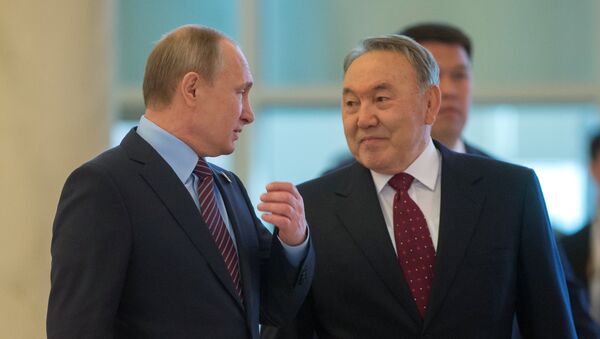 Presidente de Rusia, Vladímir Putin y presidente de Kazajistán, Nursultán Nazarbáyev - Sputnik Mundo