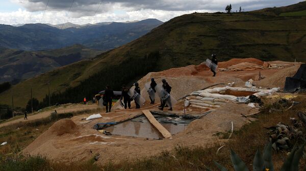 Campo ilegal de extracción de oro en Perú (imagen referencial) - Sputnik Mundo