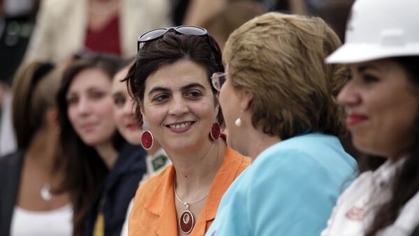 Claudia Pascual junto con Michelle Bachelet (archivo) - Sputnik Mundo
