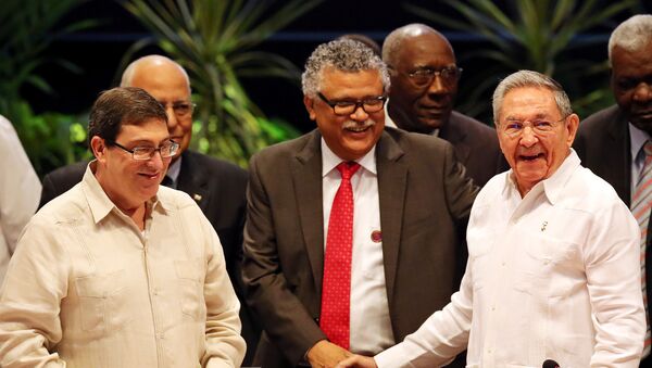 El presidente de Cuba, Raúl Castro, y el secretario general de la AEC, Alfonso Múnera, en la cumbre de Caribe - Sputnik Mundo