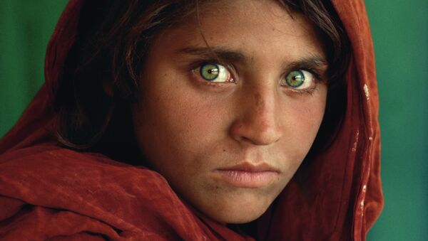 Steve McCurry (B. 1950). Afghan Girl - Sputnik Mundo