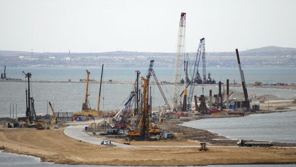 La construcción del puente a Crimea - Sputnik Mundo