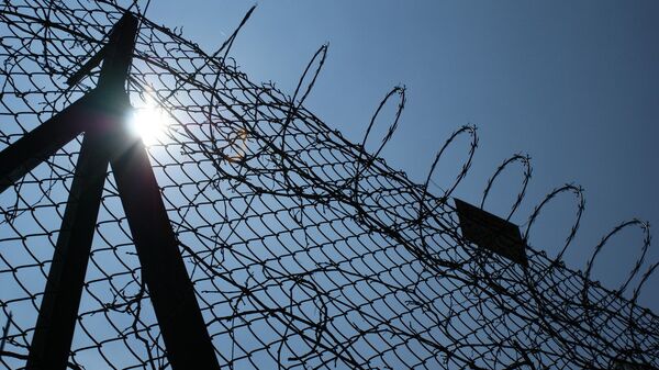 Valla de una cárcel en México - Sputnik Mundo