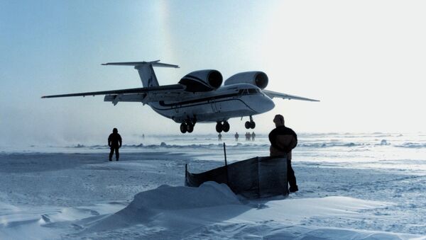 Avión An-74 ruso en el Ártico - Sputnik Mundo