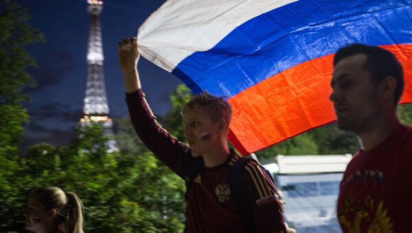 Hinchas rusos en Francia - Sputnik Mundo