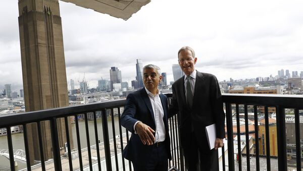 Sadiq Khan, alcalde de Londres, con Nicholas Serota, director del nuevo museo Tate Modern - Sputnik Mundo