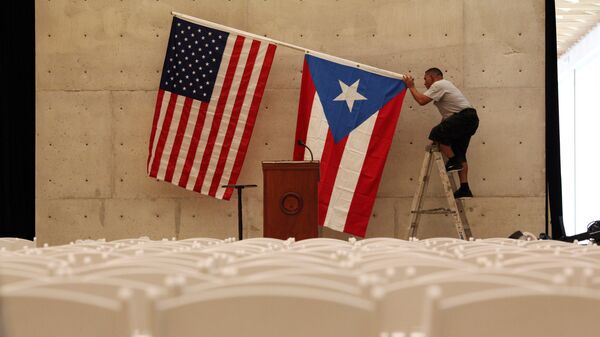 Banderas de EEUU y Puerto Rico - Sputnik Mundo