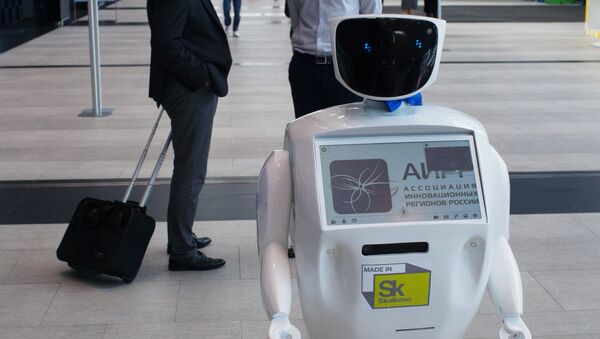 Robot Promobot en la exhibición, el mismo que paró el tráfico en la ciudad rusa - Sputnik Mundo