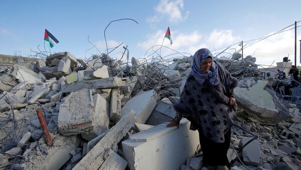 Demoliciones de casas palestinas en Cisjordania - Sputnik Mundo