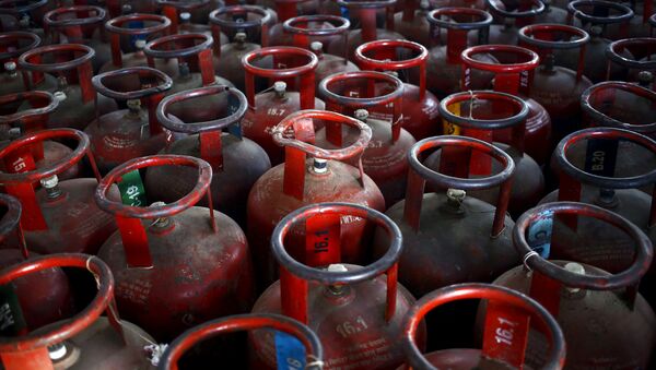 Empty Liquefied Petroleum Gas cylinders are seen at a gas distribution centre at Dujana village - Sputnik Mundo