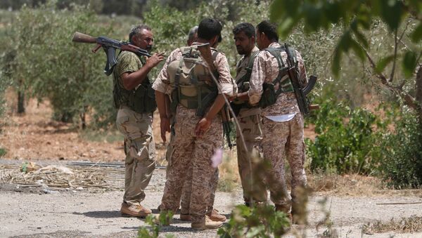 Combatientes de las Fuerzas Democráticas de Siria (FDS) en afueras de Manbij, en el noreste de la provincia de Alepo - Sputnik Mundo