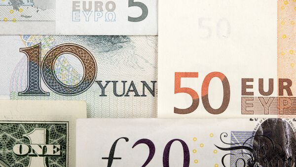 Billetes de euro y yuanes - Sputnik Mundo