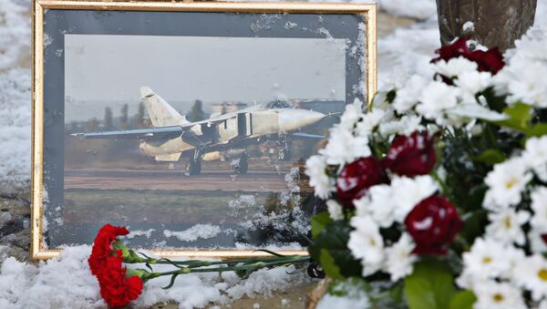 Flowers laid at the monument to pilots in the center of Lipetsk in memory of Lieutenant Colonel Oleg Peshkov of the Lipetsk Air Force Center, the commander of the downed bomber Su-24 - Sputnik Mundo
