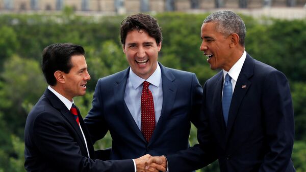 Los presidentes Enrique Peña, de México, Barack Obama, de EEUU, y Justin Trudeau, el primer ministro de Canadá, comenzaron en Ottawa la octava Cumbre de Norteamérica - Sputnik Mundo