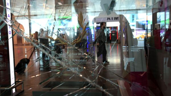 El aeropuerto Ataturk en Estambul tras el atentado - Sputnik Mundo