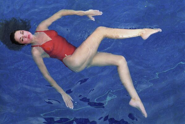 Bikini seductor y atrevido: la evolución del legendario bañador - Sputnik Mundo
