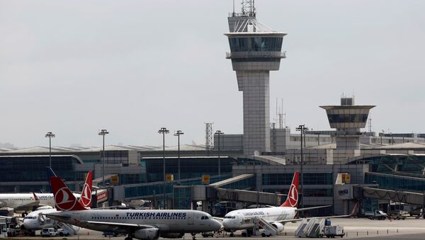 El aeropuerto Ataturk en Estambul, Turquía - Sputnik Mundo