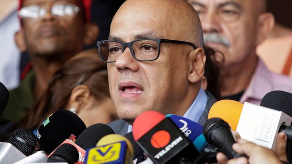 Jorge Rodriguez, mayor of Caracas talks to the media after challenging the opposition's referendum proposal against Venezuela's President Maduro in Caracas - Sputnik Mundo
