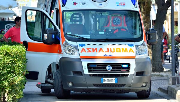 Una ambulancia italiana - Sputnik Mundo