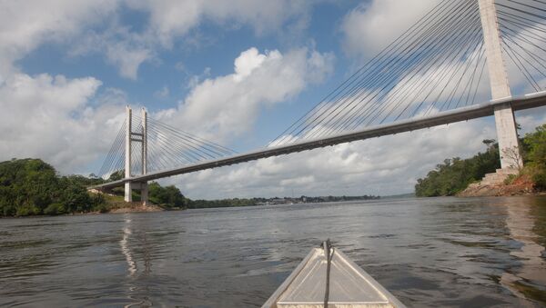 El puente binacional que une Brasil con la Guayana francesa - Sputnik Mundo