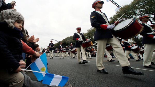 Desfile militar celebrado en Buenos Aires con motivo del Bicentenario - Sputnik Mundo
