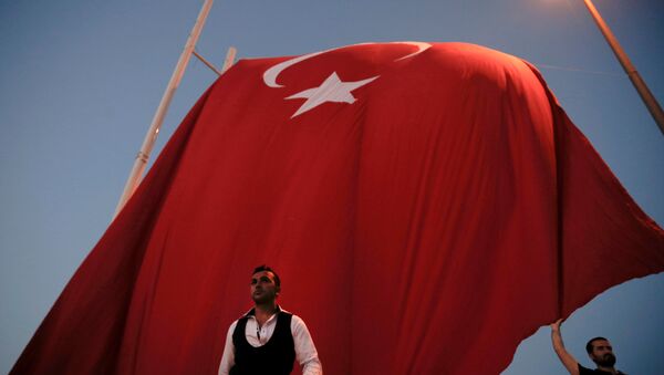 La bandera nacional de Turquía - Sputnik Mundo