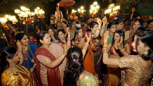 Celebración de una boda en la India - Sputnik Mundo