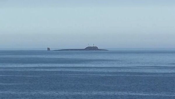 Атомная подводная лодка Северного флота Северодвинск в акватории Баренцева моря перед пуском крылатой ракеты Калибр - Sputnik Mundo