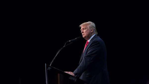 Republican U.S. Presidential nominee Donald Trump attends a campaign event at the Ocean Center in Daytona Beach, Florida - Sputnik Mundo