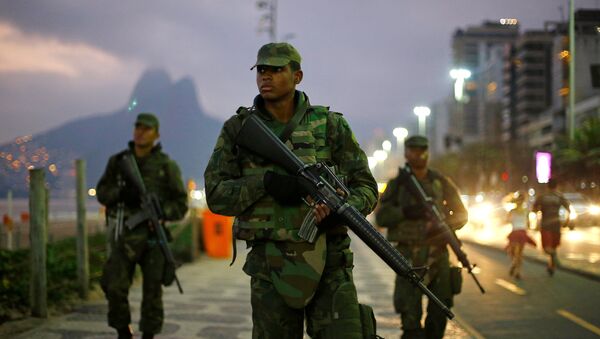 Soldados brasileños en Río de Janeiro, archivo - Sputnik Mundo