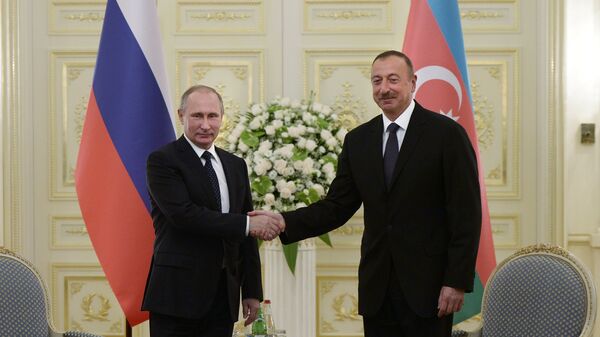 Presidente ruso, Vladímir Putin, y presidente azerbaiyano, Iljam Alíev - Sputnik Mundo