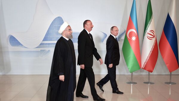 Los presidentes Hasán Rohani, Ilham Aliyev y Vladímir Putin en la primera cumbre tripartita celebrada en Bakú - Sputnik Mundo