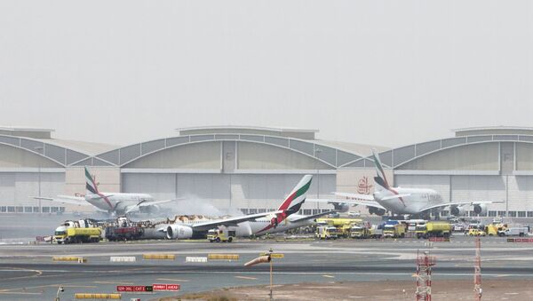 Un avión de la aerolínea Emirates se ha visto obligado a realizar un aterrizaje forzoso en Dubái - Sputnik Mundo