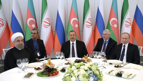 El presidente de Irán, Hasán Rohani, el presidente de Azerbaiyán, Ilham Aliyev, y el presidente de Rusia, Vladímir Putin - Sputnik Mundo