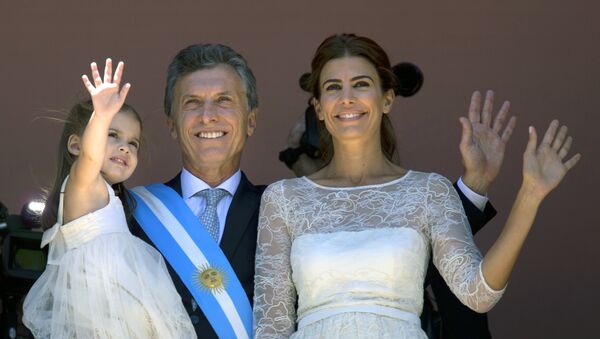 Mauricio Macri con su esposa Juliana Awada y su hija Antonia - Sputnik Mundo