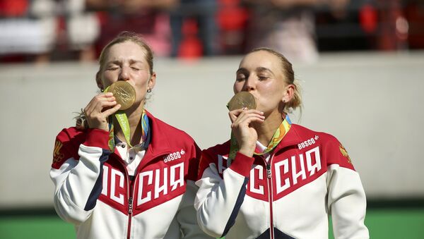 Las tenistas rusas Ekaterina Makarova y Elena Vesnina - Sputnik Mundo