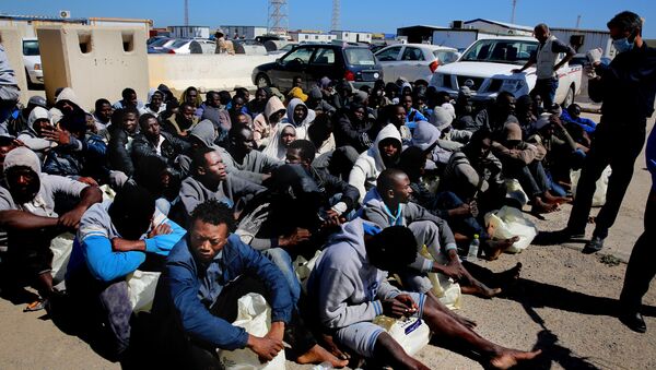 Migrantes provenientes de África en Trípoli, Libia. - Sputnik Mundo