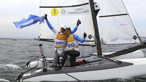 Argentinos Santiago Lange y Cecilia Carranza ganaron el oro en la regata de la clase Nacra 17 mixto en los Juegos Olímpicos de Río 2016 - Sputnik Mundo