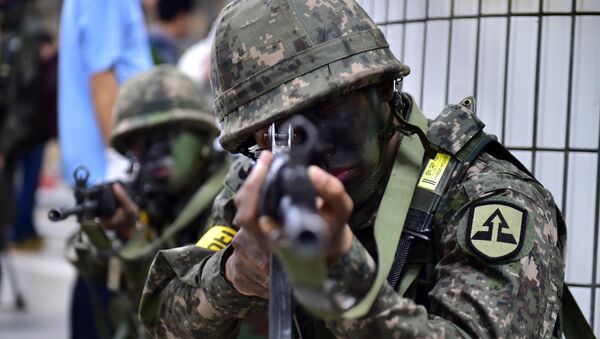 Soldados surcoreanos durante maniobras (Archivo) - Sputnik Mundo