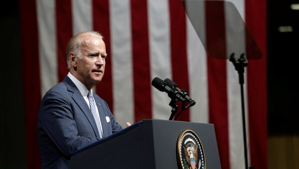 U.S. Vice President Joe Biden delivers a speech in Riga - Sputnik Mundo