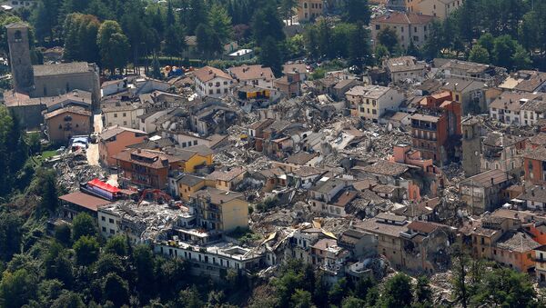 La ciudad italiana de Amatrice, destruida por el terremoto - Sputnik Mundo